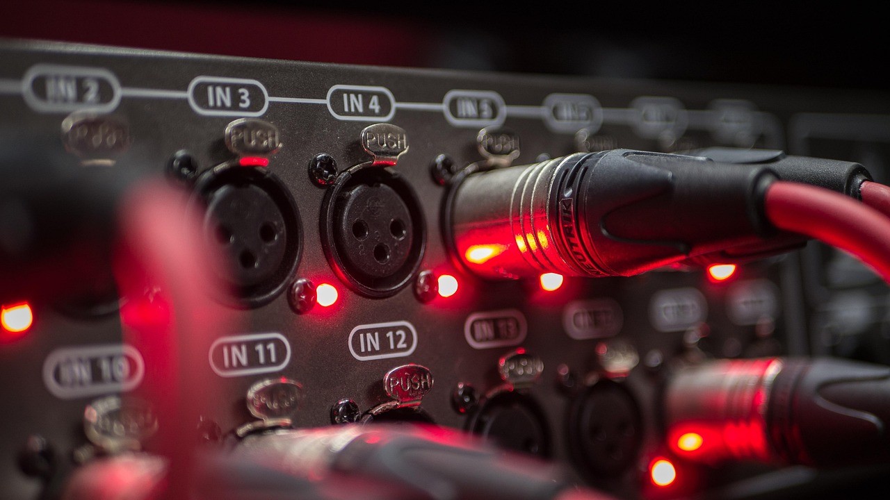 NEW microphone-4272185_1280 (1)